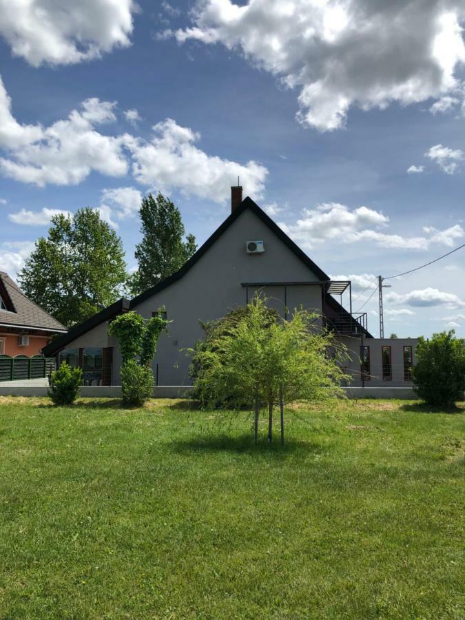 Hullám Apartman Balatonlelle Exterior foto