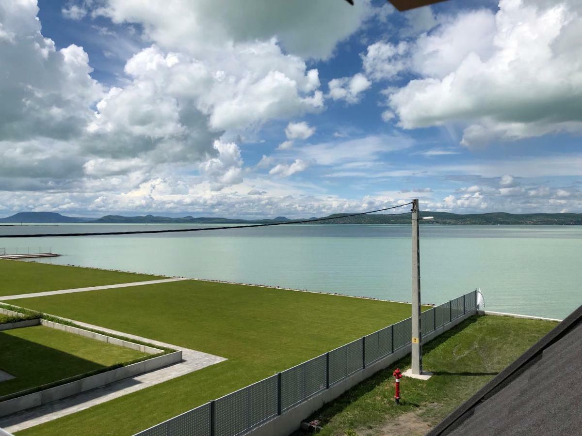 Hullám Apartman Balatonlelle Exterior foto